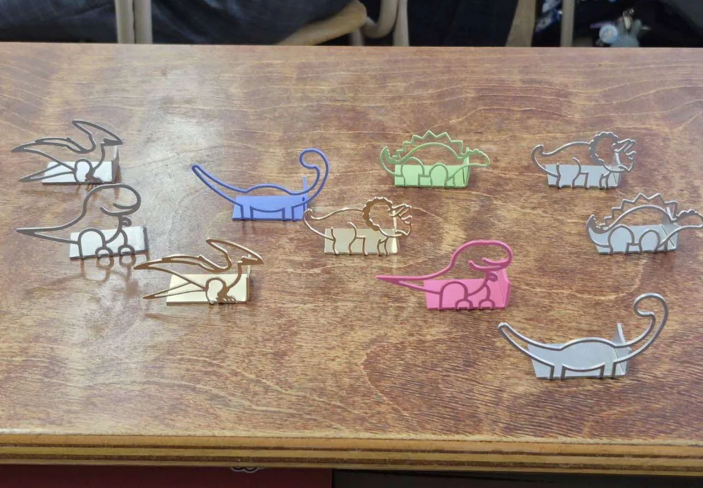 「鉄×恐竜！福井発・遊び心あふれる箸置き」背中ちょっと失礼します。【恐竜の箸置き】